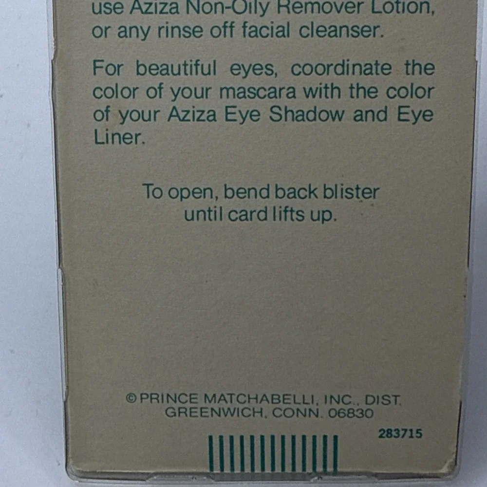 Aziza eyes mascara